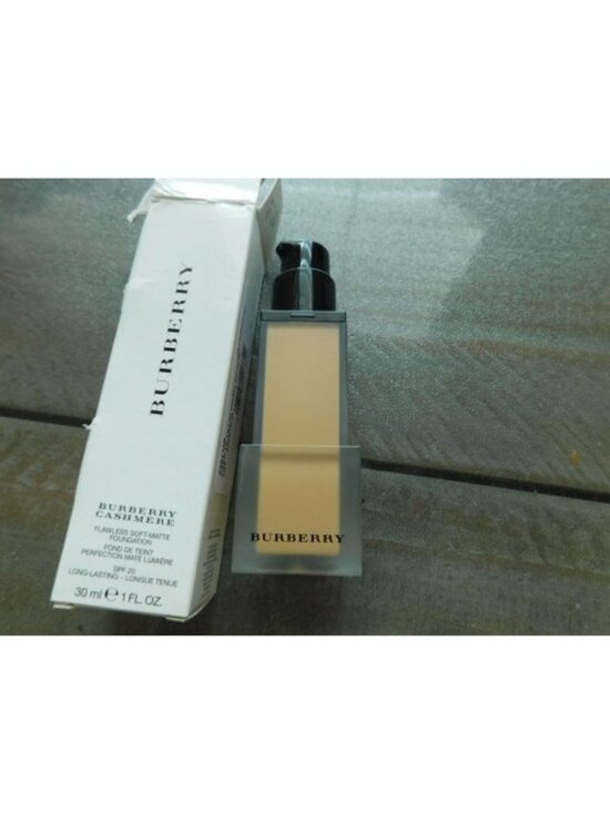 Burberry Other - Burberry Cashmere flawless foundation 30ml 1 Fl. OZ Warm Honey NEW Tester